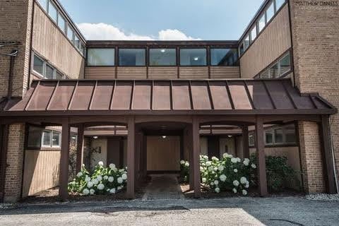 Building Photo - 620 S Hough St