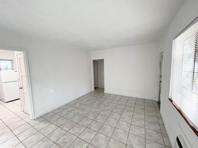 Foto del edificio - 407 SE 14th Ct