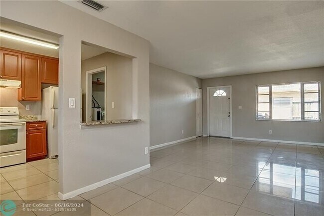 Foto del edificio - 225 NW 7th Ct