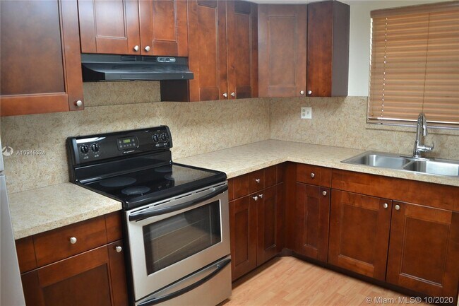 Foto del edificio - 100 NW 87th Ave