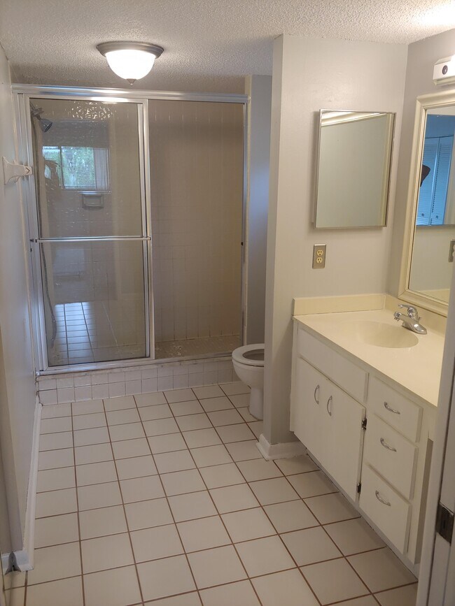 Foto del edificio - 2440 Winding Creek Blvd