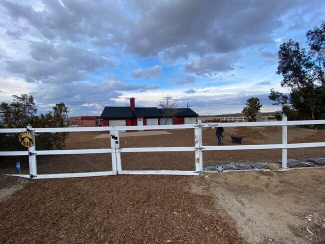 Puerta - 22317 E Avenue O