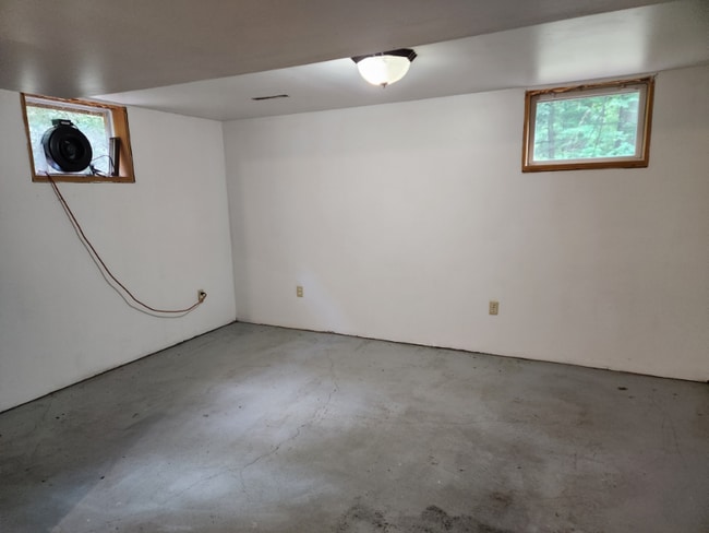 Building Photo - 1075 S 7 Mile Rd