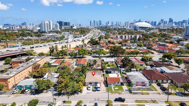 Foto del edificio - 939 NW 23rd Ct