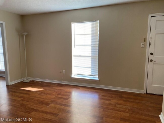Building Photo - 2772 Jennings Dr