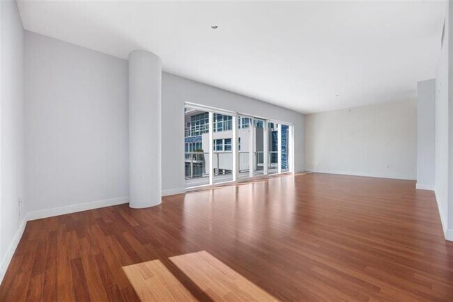 Foto del edificio - 6103 Aqua Ave