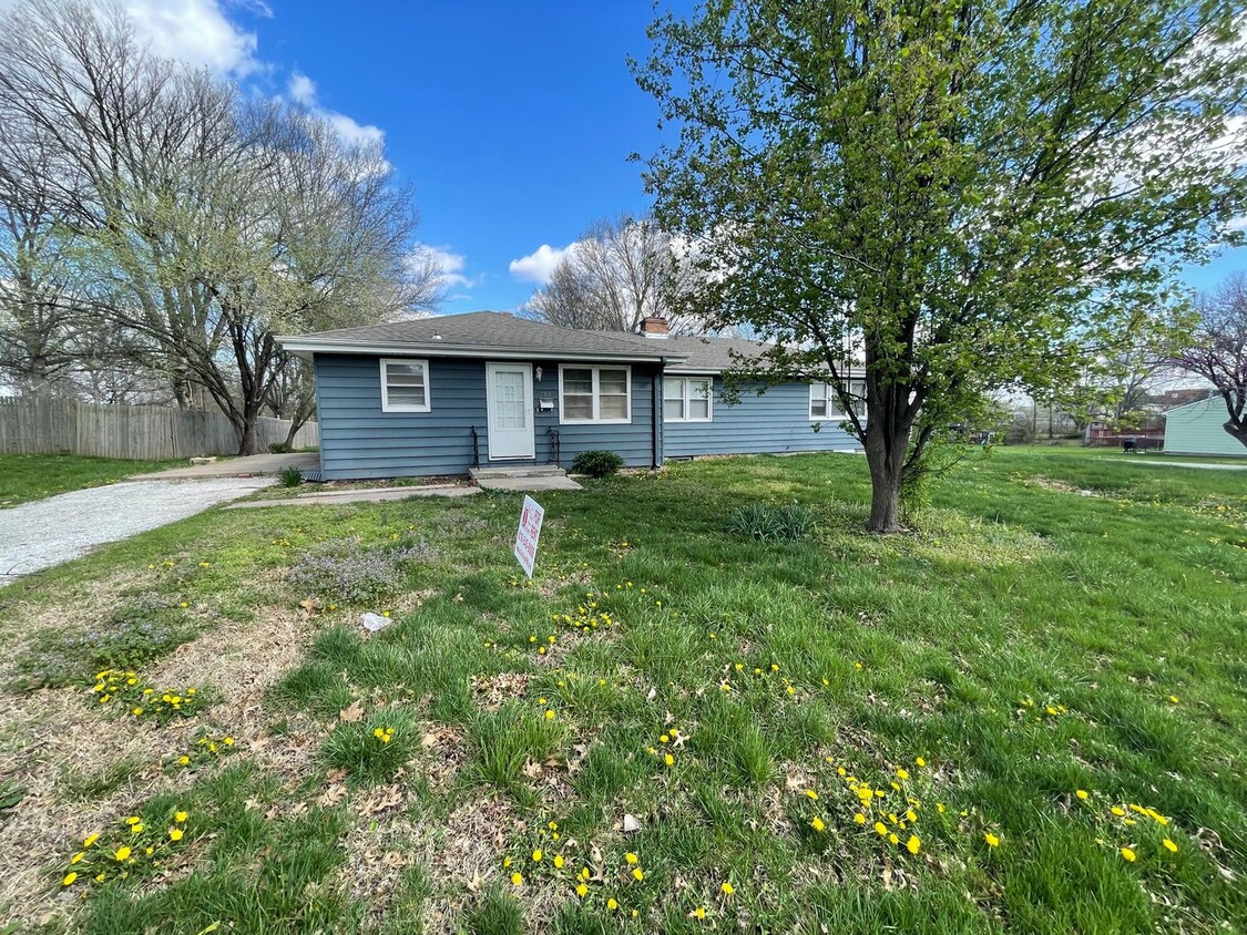 Primary Photo - 2-Bedroom, 1-Bathroom home in Lees Summit