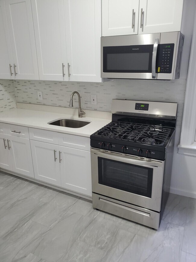 Foto del edificio - 1855 Colden Ave