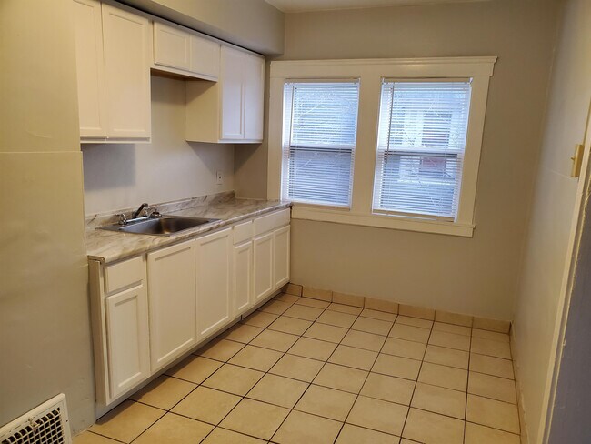 Foto del edificio - 3281 W 111th St