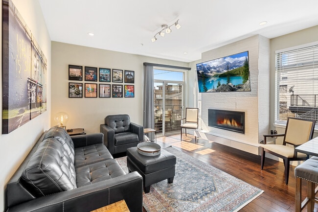 Photo - 1819 Irving St Townhome