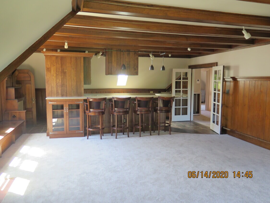 Living area looking towards kitchen - 2659 N Summit Ave