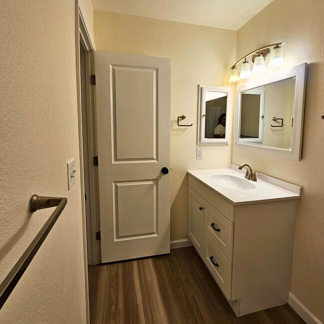 Foto del edificio - 3BR/2BA Townhome in NLV!
