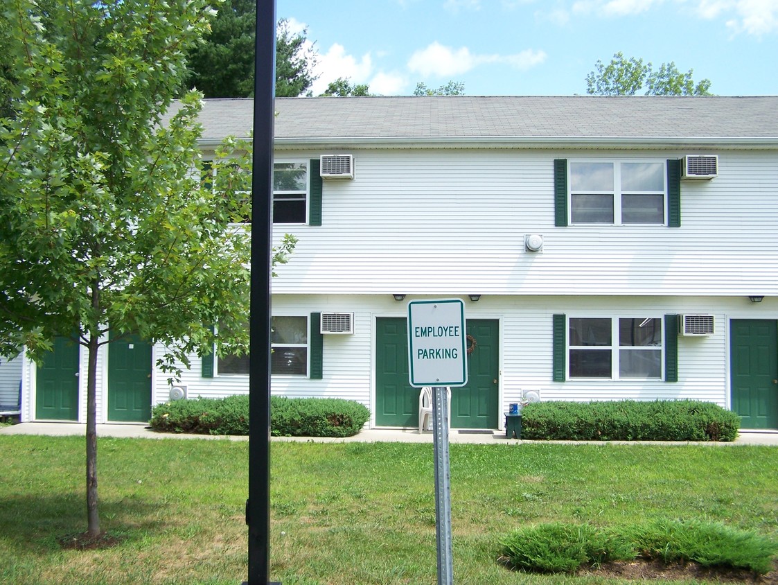 Building Photo - Thomas Gardens Apartments