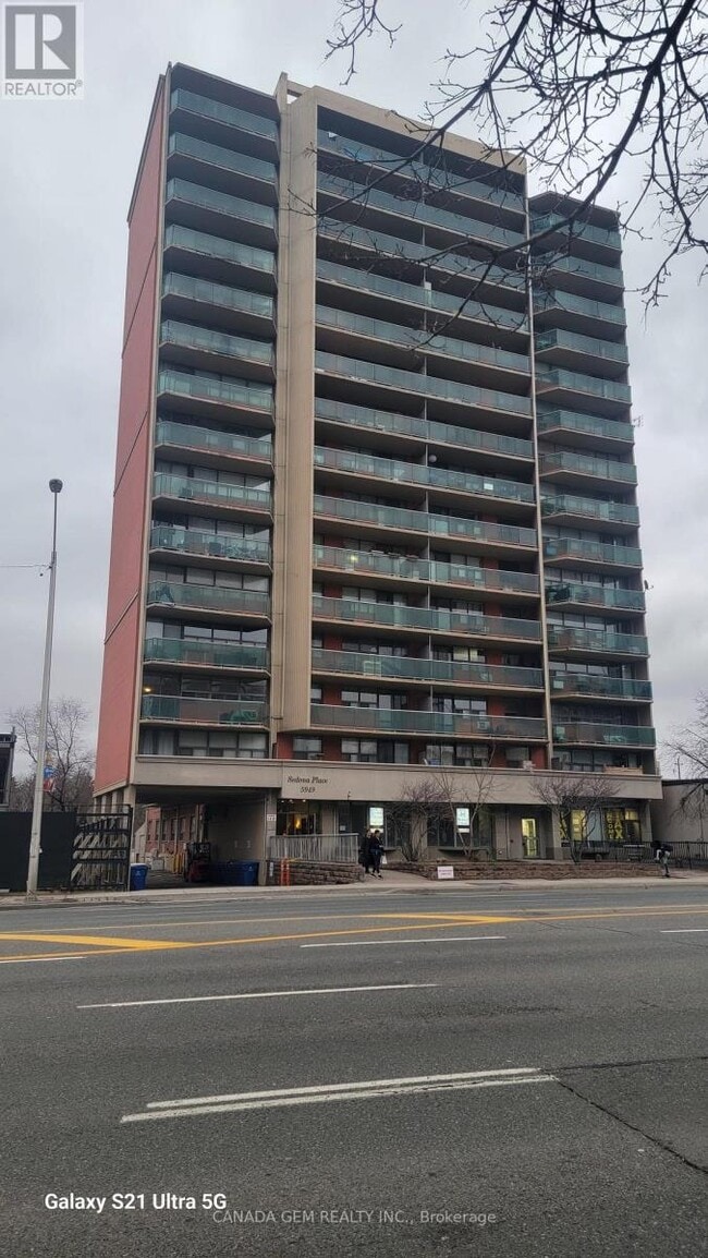 Building Photo - 5949 Yonge St