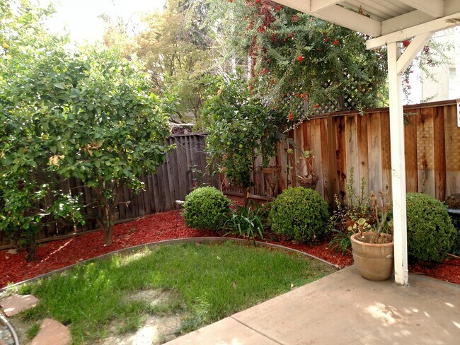Foto del edificio - Beautiful Updated 4BD/3BA Two Story Home -...