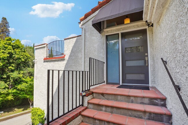 Building Photo - 3914 Benedict Canyon Dr