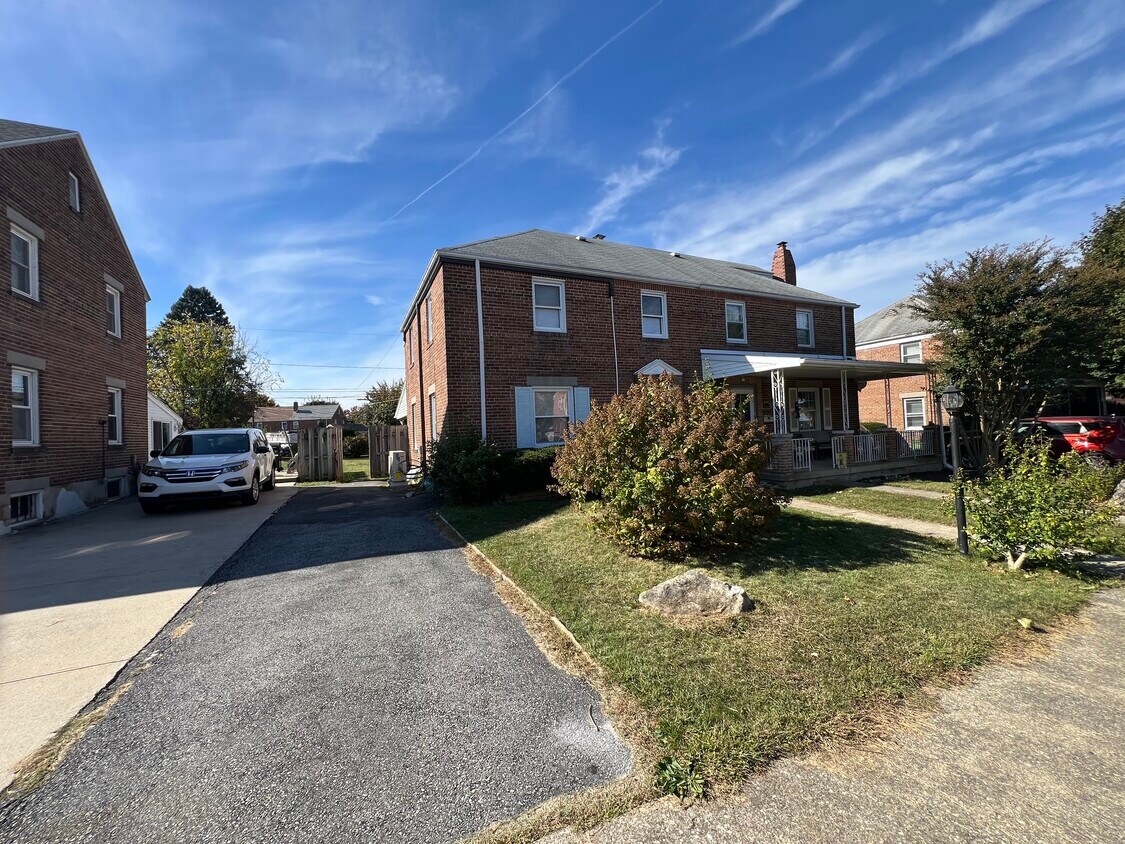 Primary Photo - 1517 Catalina Ave