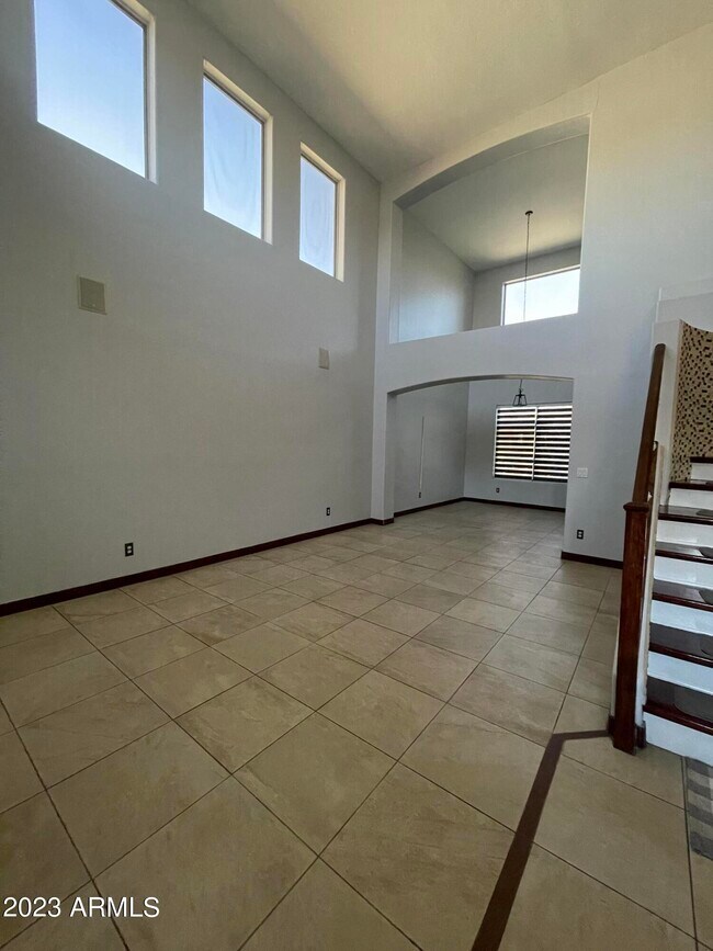 Foto del edificio - 10421 W Roanoke Ave