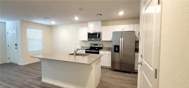 Building Photo - 1900 Omaggio Pl