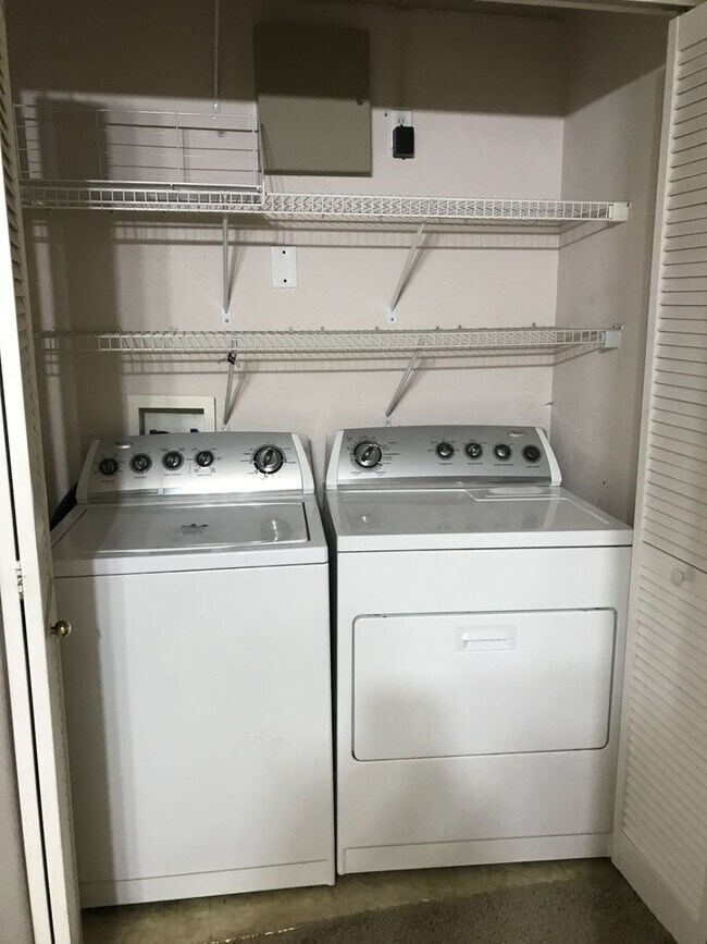 Building Photo - First Floor, Private Entry 2/2 Condominium in Gated Community