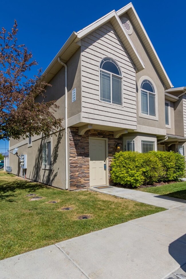 Building Photo - 122 S Tamarak Cir