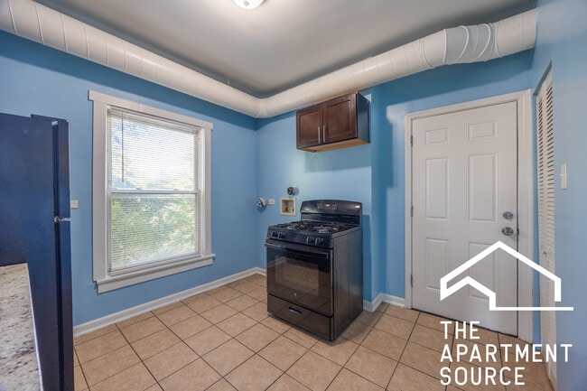 Building Photo - 4058 W Congress Pkwy