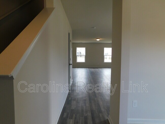 Building Photo - 4027 Lake Russell Dr