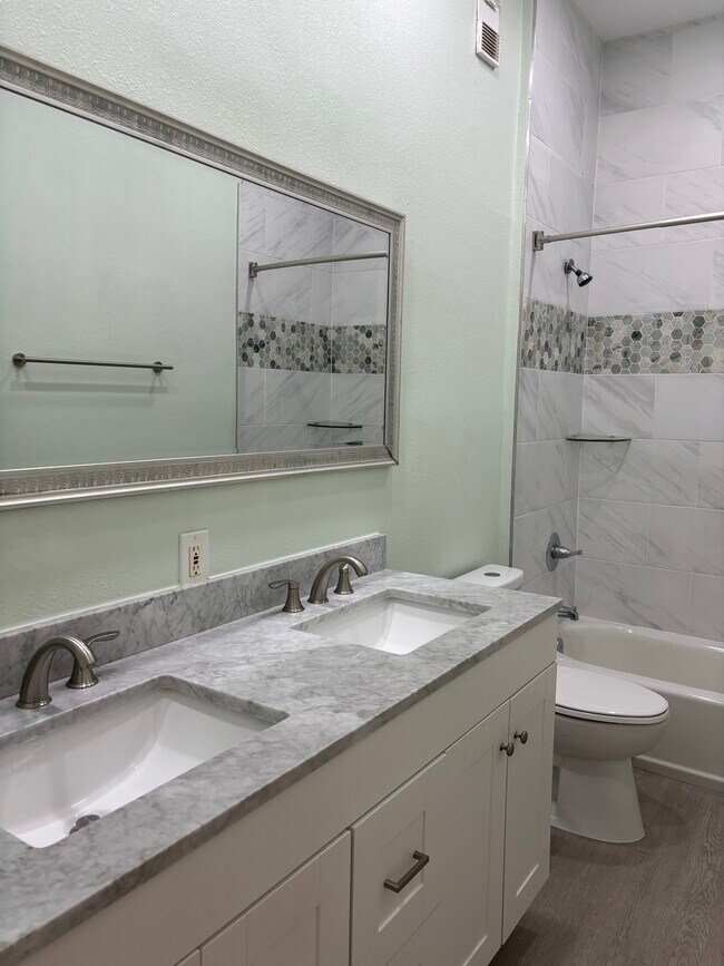 Foto del edificio - 136 Reserve Cir