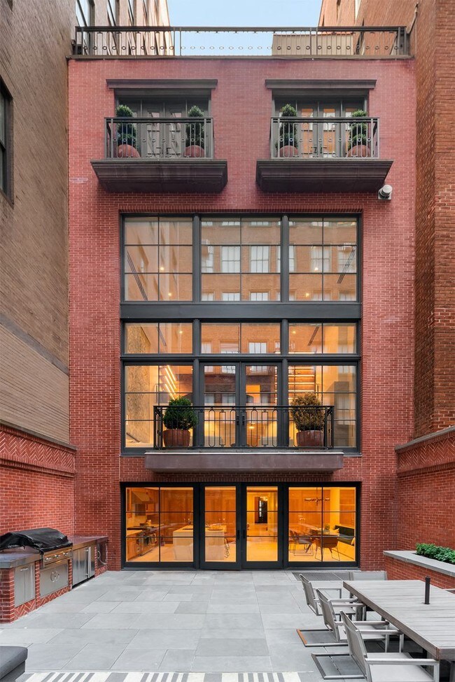 Foto del edificio - 11 W 12th St