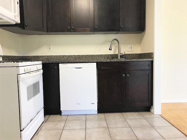 Building Photo - 7208-72C2 Donnell Pl