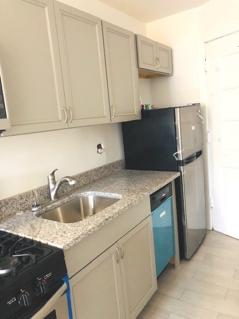 Foto del edificio - 5941 N Winthrop Ave