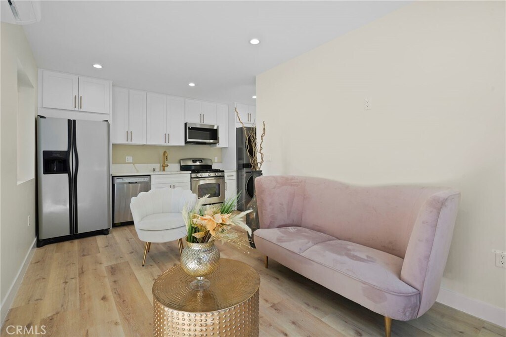 Foto principal - 21703 Costanso St