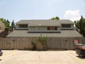 Building Photo - 8216 Governor Dr