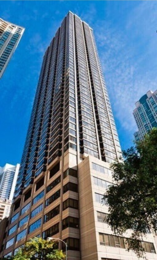 Foto principal - 30 E Huron St