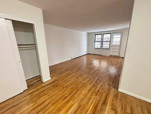 Foto del edificio - 2 bedroom in Bronx NY 10465