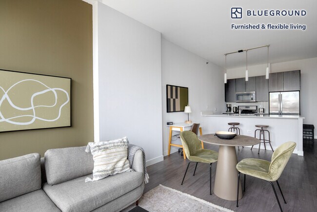 Building Photo - 1000 S Clark St