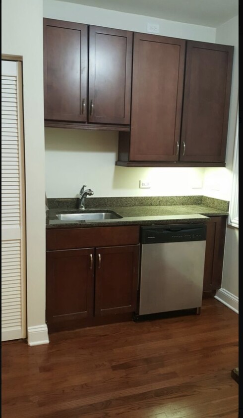 Foto principal - 6254 N Rockwell St