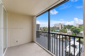 Building Photo - 4 Royal Palm Way