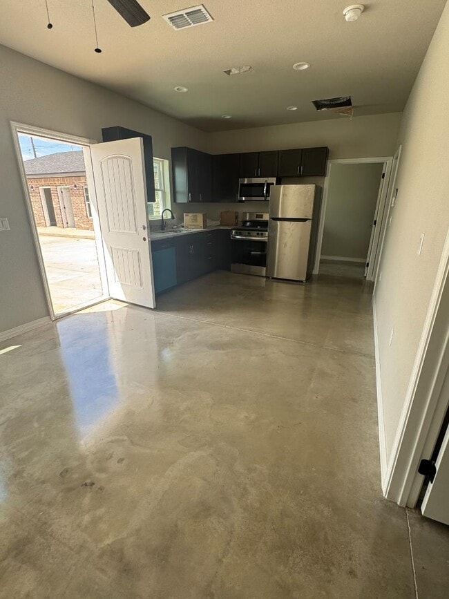 Building Photo - 700 West St