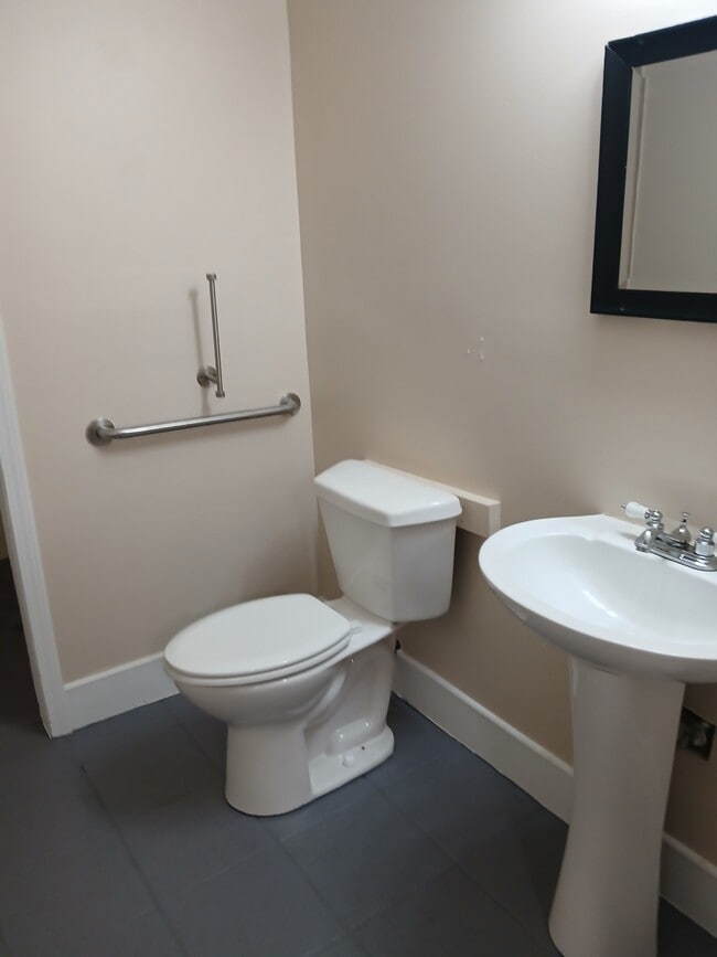 Building Photo - 500 E Washington St