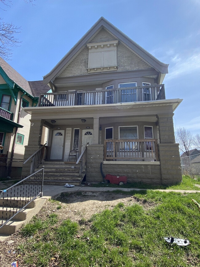 25622564 N 38th St, Milwaukee, WI 53210 Townhouse for Rent in