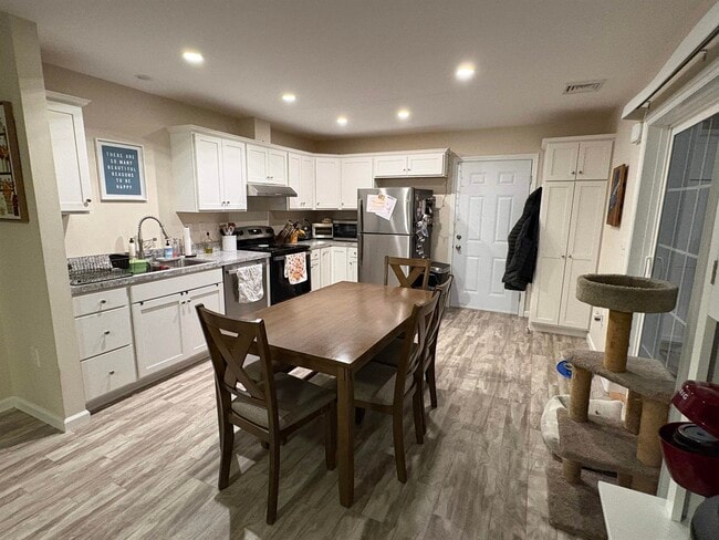 Building Photo - 48 Nicholas Ln