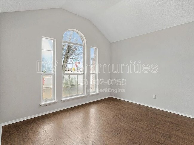 Building Photo - 824 Bridle Trail