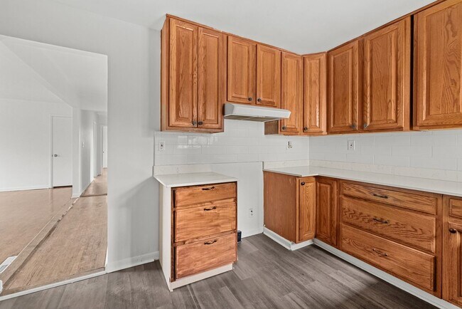 Building Photo - Newly Renovated 4 Bedroom, 2 Bath Home