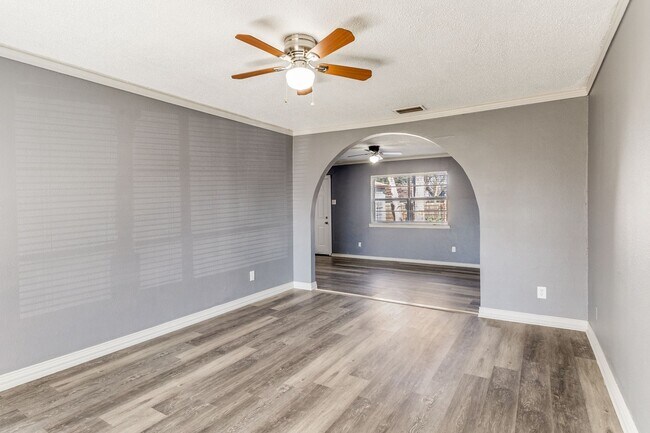 Foto del edificio - Spacious 4 Bed, 2 Bath Single-Story Gem in Dallas' Pleasant Grove – Move-In Ready and Available Now!