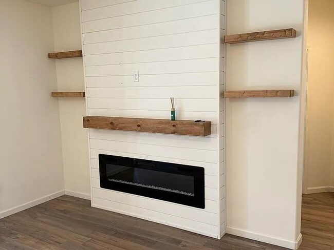 Building Photo - Welcome to this spacious and well-maintain...