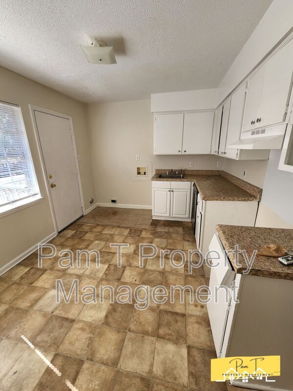 Building Photo - 3 Oak Forest Ln