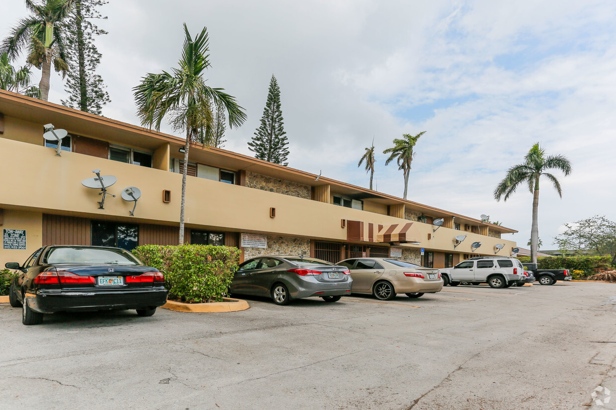 Building Photo - Creek Club Apartments