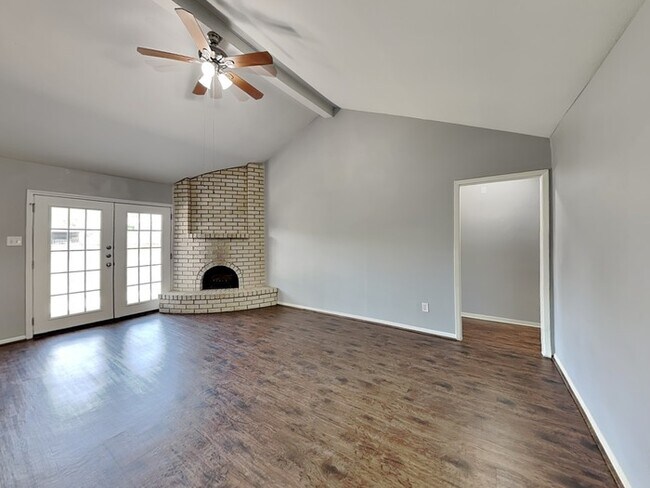 Foto del edificio - 722 E Brown Ln