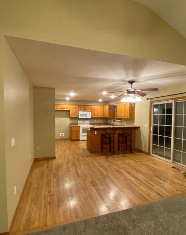 Foto del edificio - 4 Bed 2 Bath Home in Nixa!!